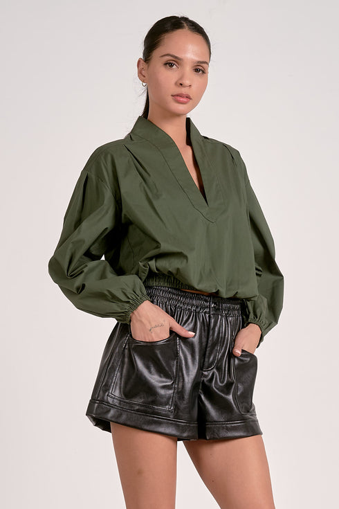 NO COLLAR NECESSARY TOP